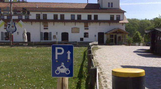 motorradparkplatz